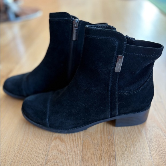 Valdini Elegant Black Suede Ankle Boots - Picture 4 of 11